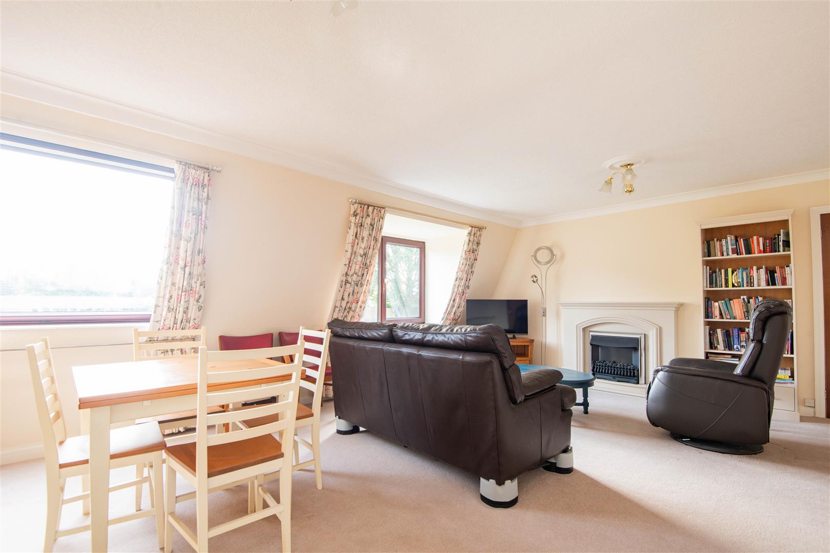 2 bed property in Chestnut Court, Leyland